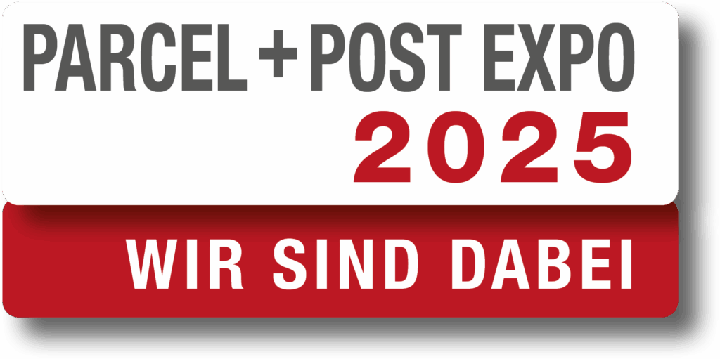 Logo für die PARCEL + POST EXPO 2025 mit dem Schriftzug WIR SIND DABEI in fetten weißen Buchstaben auf rotem Hintergrund.